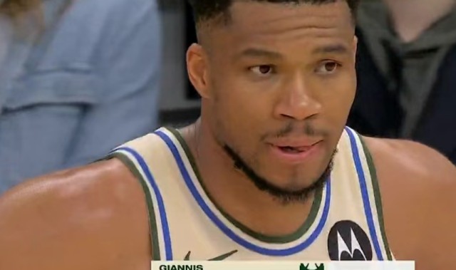 字母哥24分吃T复出全败！雄鹿遭老鹰16分逆转 奥孔古21+8