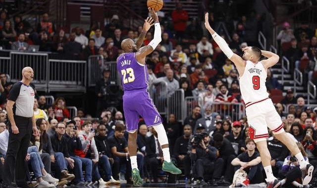 官方授权英雄联盟竞猜-狂轰46+7+11！东契奇大杀四方！湖人拒逆转，詹姆斯下半场划水