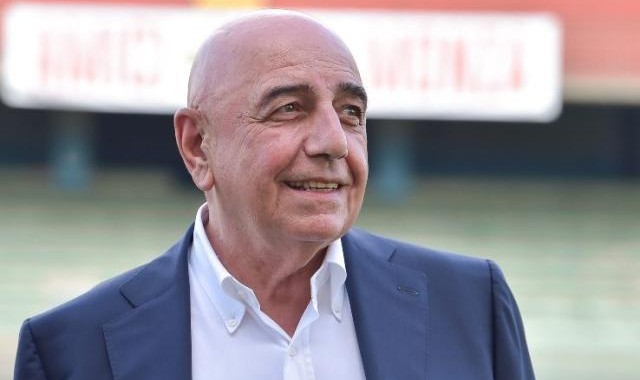 英雄联盟S15投注官网-民间捐赠助力抗疫 “篮球场重症部”救了加利亚尼